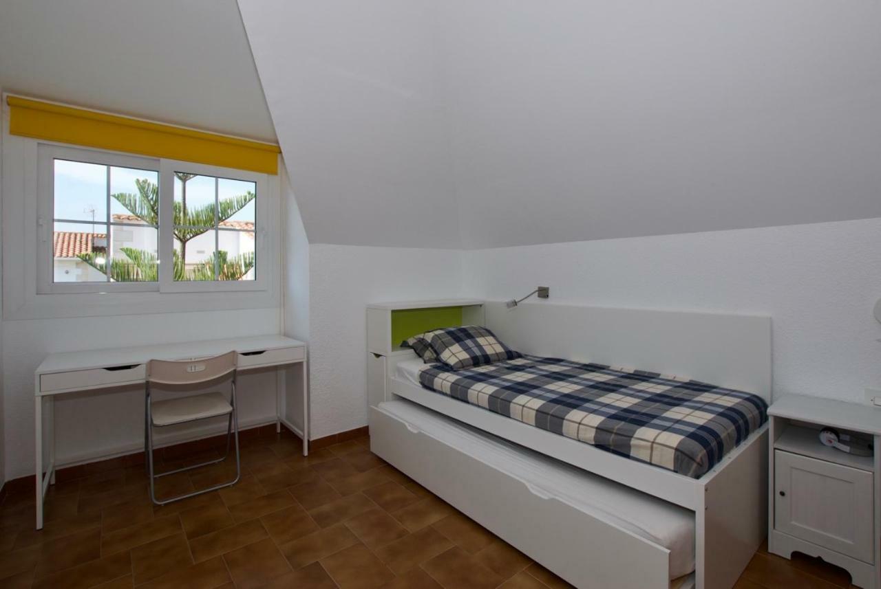 Villa Cala De La Mora Torredembarra Exterior photo